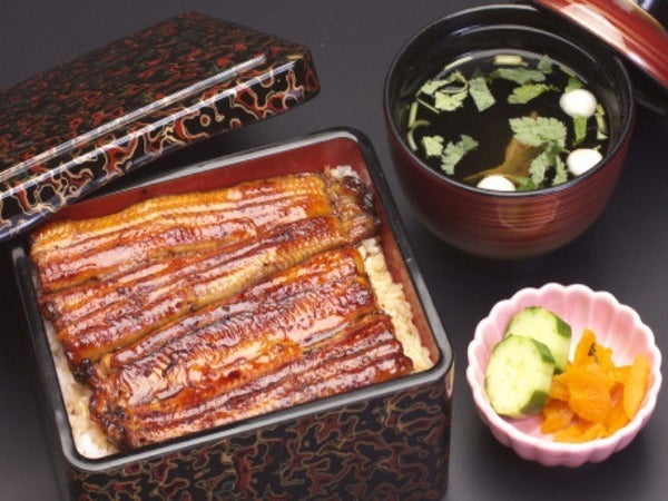 ■【静岡】三島名物「うな重」×優美に舞う桜は圧巻!三嶋大社「桜鑑賞 」&いちご狩りのスペシャルコラボ♪1